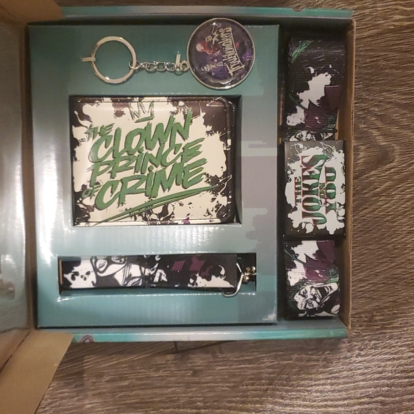 DC Joker Collectors Set - 4 Piece Brand New - Picture 3 of 4